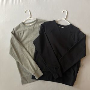 2 Everlane Men’s Crewneck Sweatshirts Gray and Black Medium
